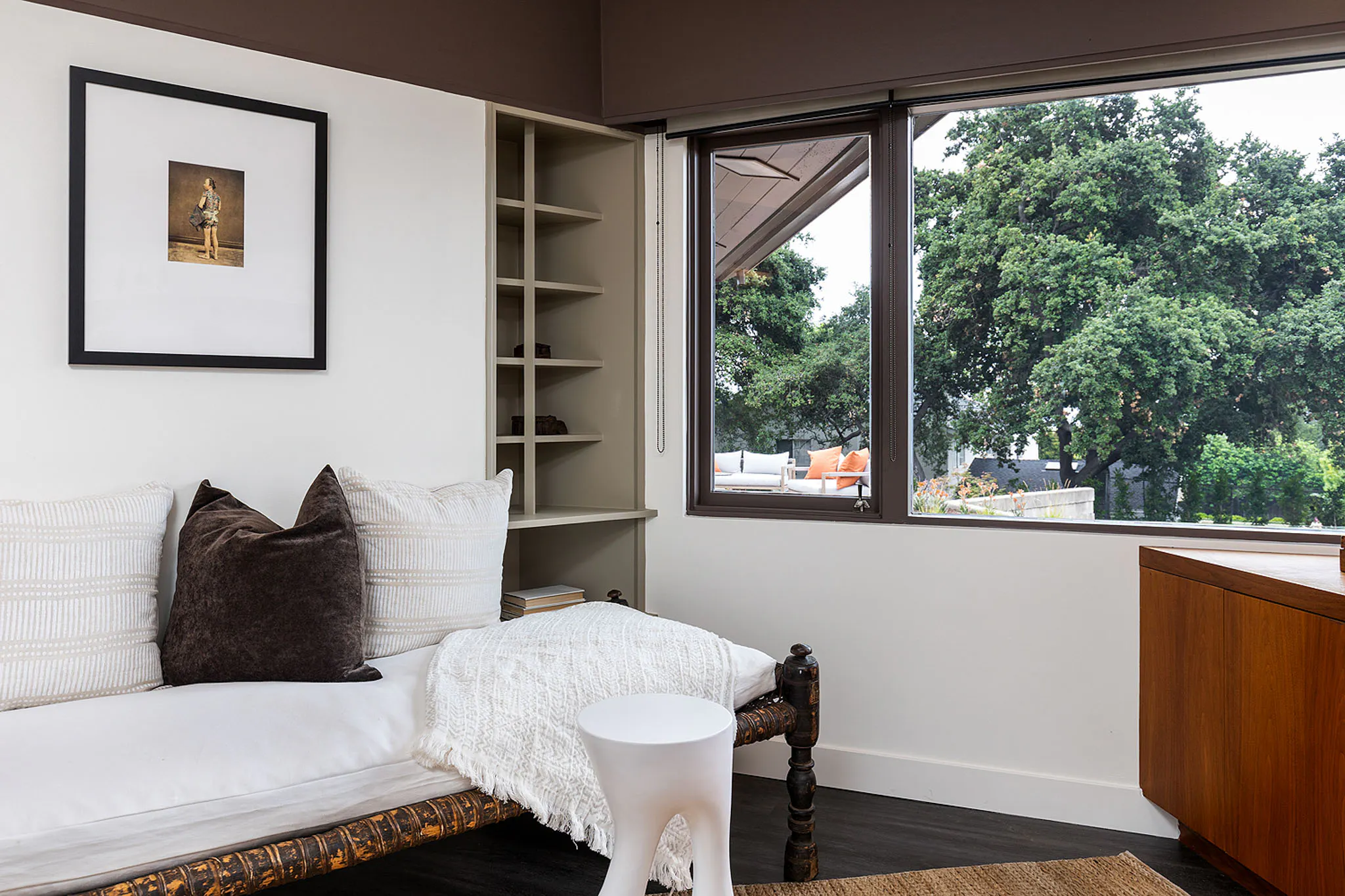Meridith-Baer-Home-Home-Staging-California-The-Gainsburg-Residence-Bedroom